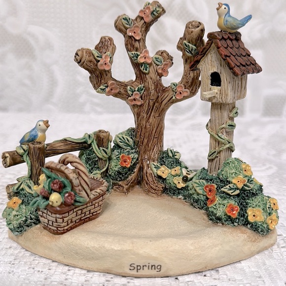 💛TM8 ‘Springtime Splendor’ HummelScape and Hummel Figurine ‘Nature’s Gift’. - Picture 2 of 13